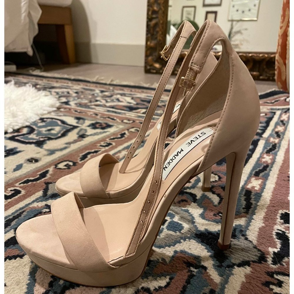 TAN STEVE MADDEN PLATFORM HEELS